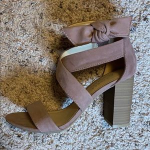 LC Lauren Conrad Mauve Suede Heels